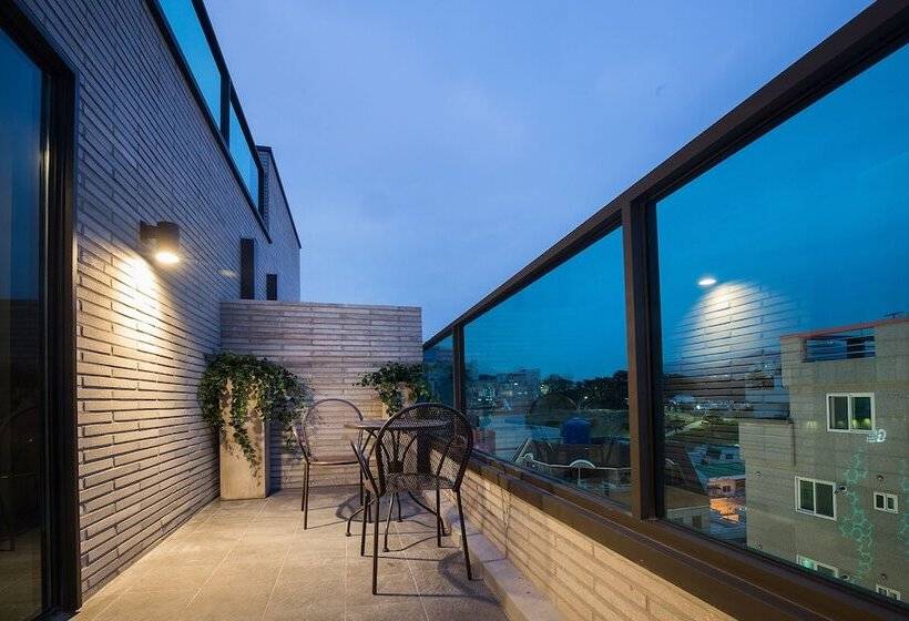 Brown Dot Hotel Choeup