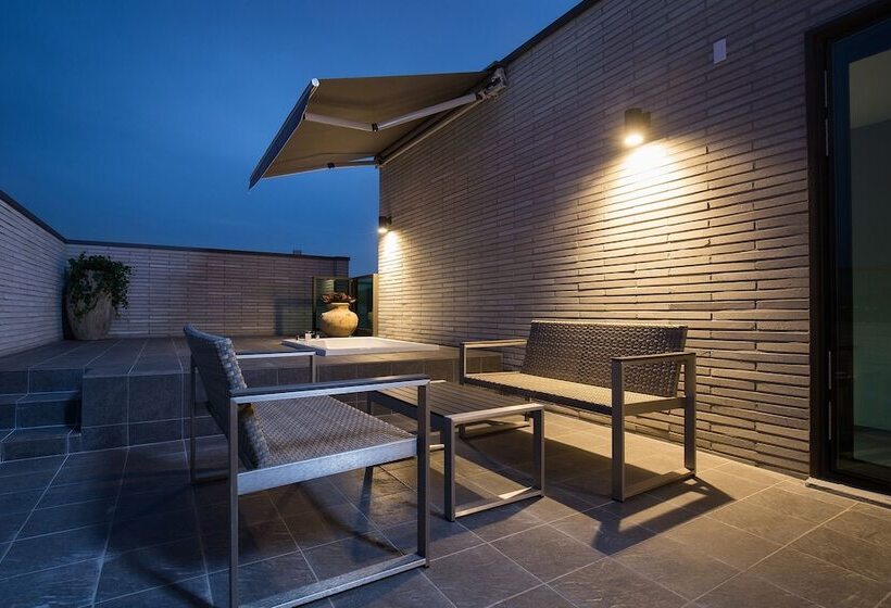 Brown Dot Hotel Choeup