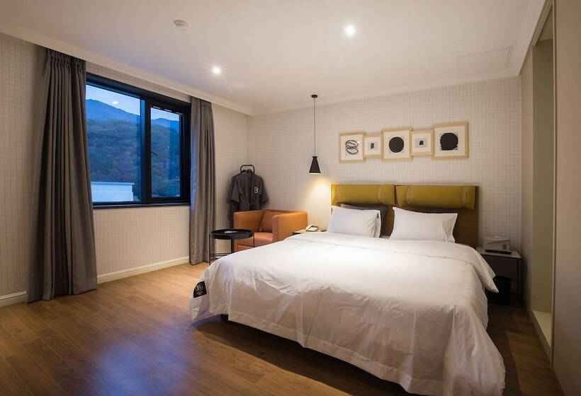 Brown Dot Hotel Choeup