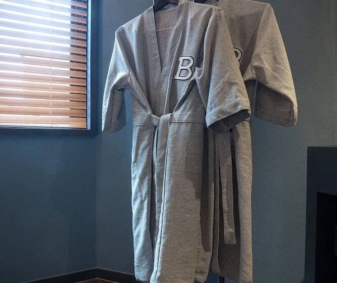 Brown Dot Hotel Choeup