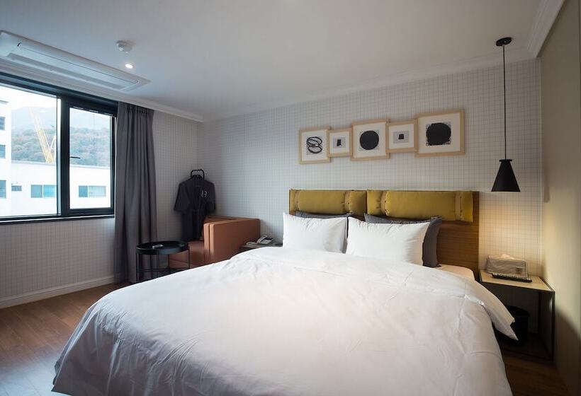 Brown Dot Hotel Choeup