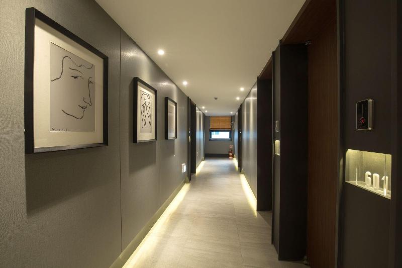 Brown Dot Hotel Choeup