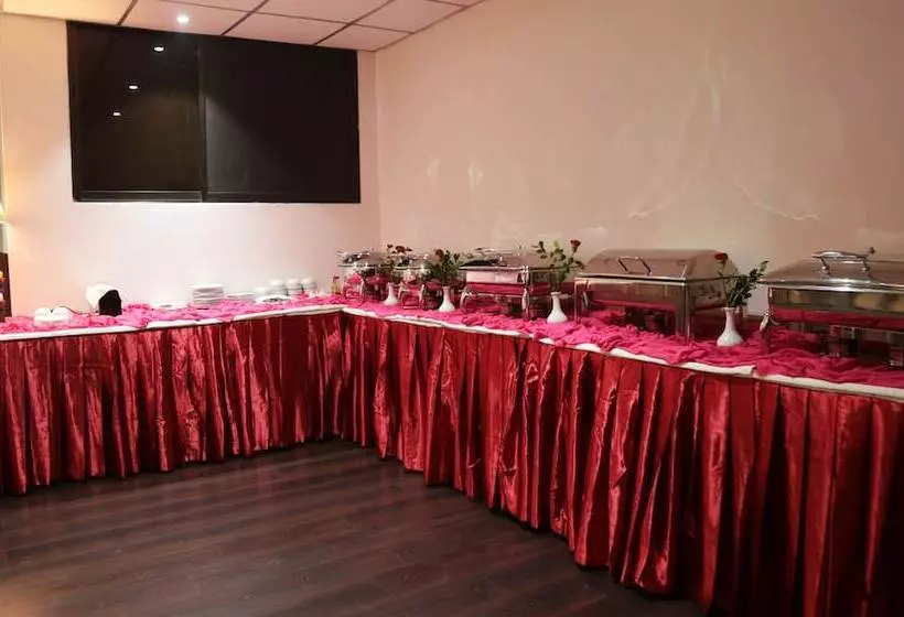هتل Civic Inn