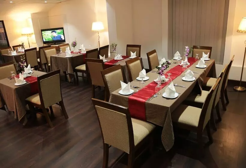 هتل Civic Inn