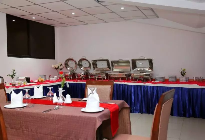 هتل Civic Inn