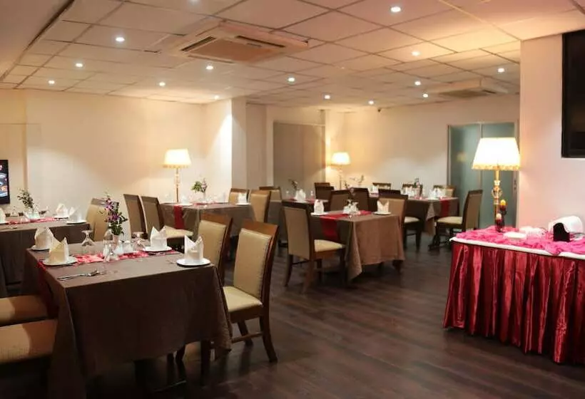 هتل Civic Inn