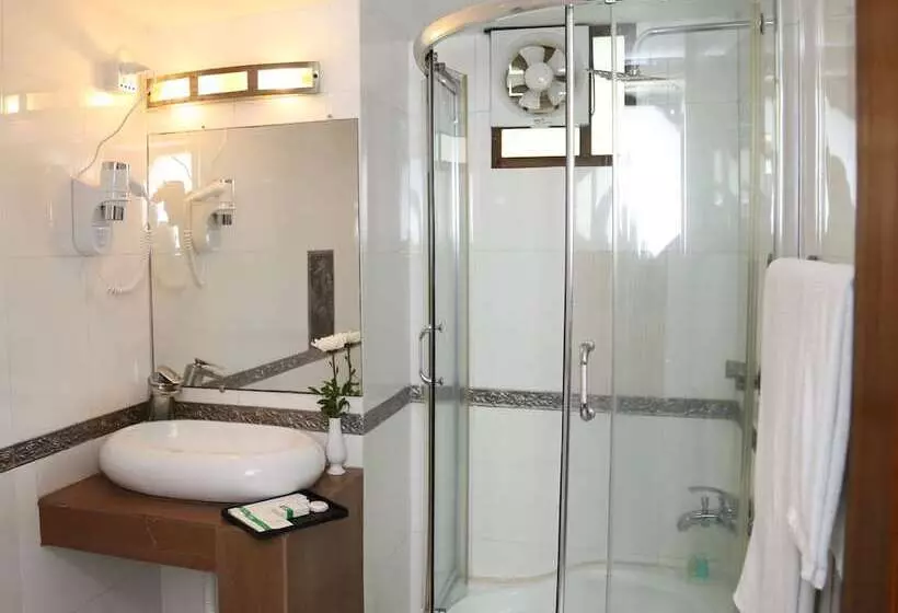 هتل Civic Inn