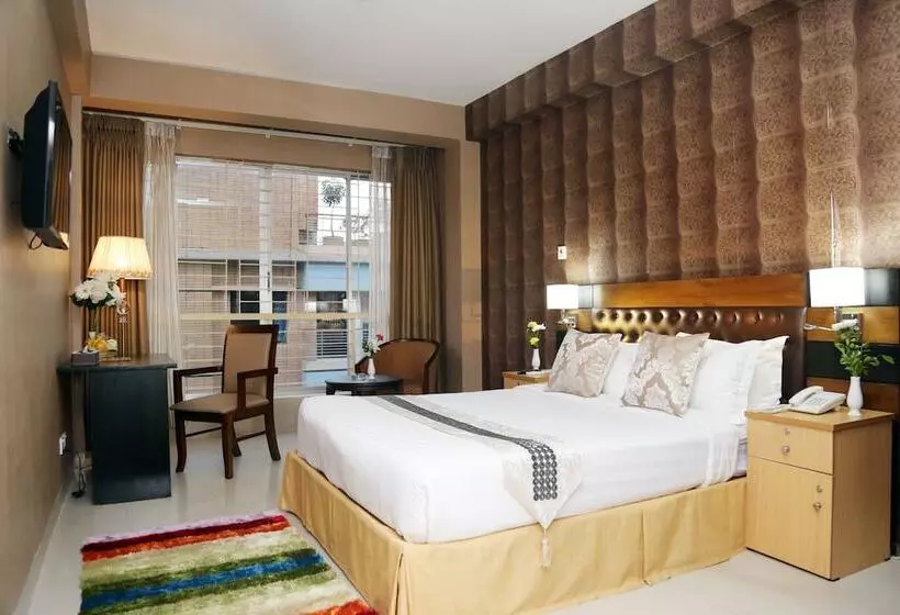 هتل Civic Inn