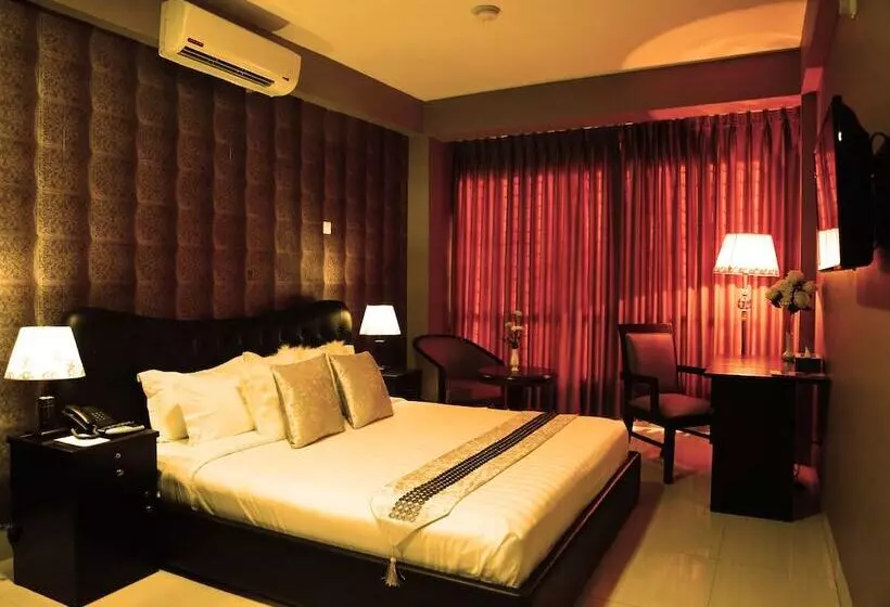 هتل Civic Inn