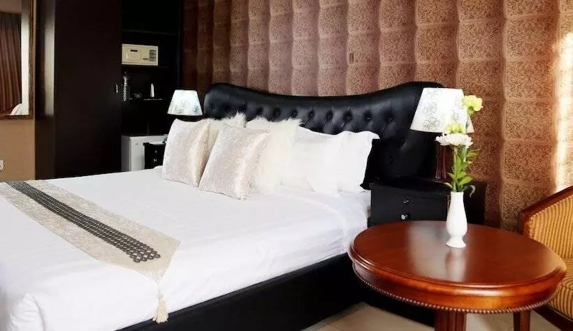 هتل Civic Inn