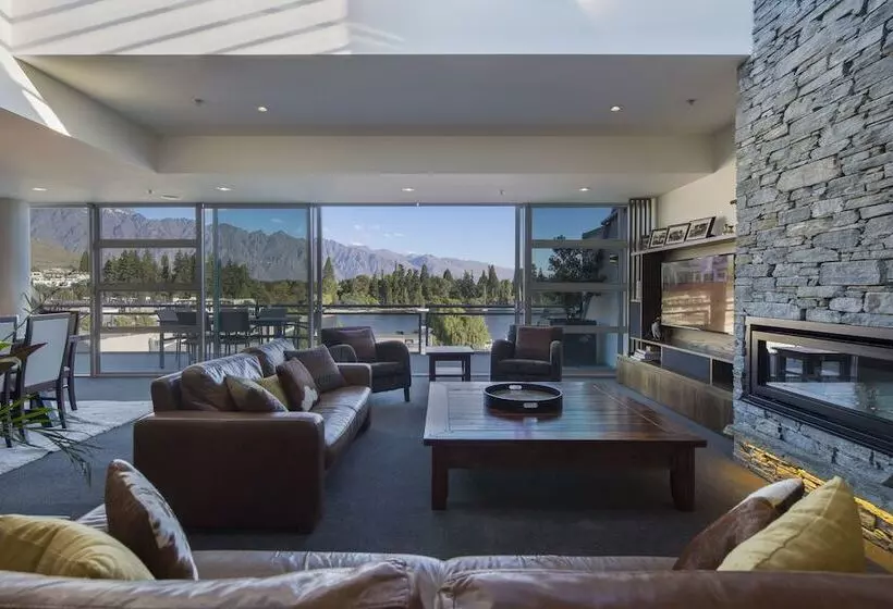 Shotover Penthouse & Spa By Staysouth