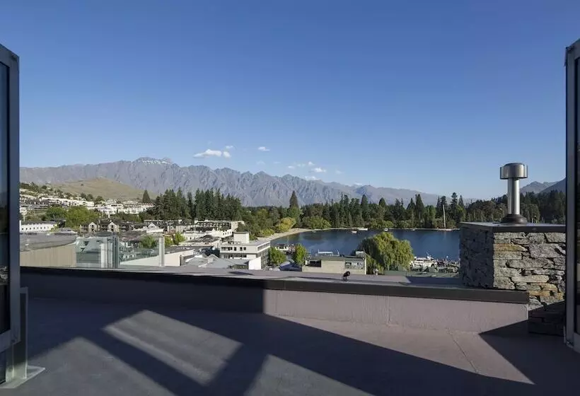 Shotover Penthouse & Spa By Staysouth