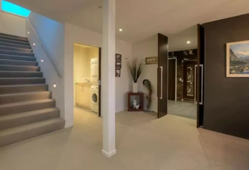 Shotover Penthouse & Spa By Staysouth