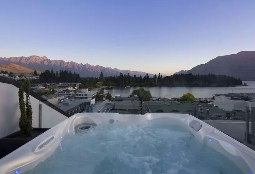Shotover Penthouse & Spa By Staysouth