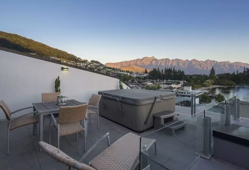 Shotover Penthouse & Spa By Staysouth