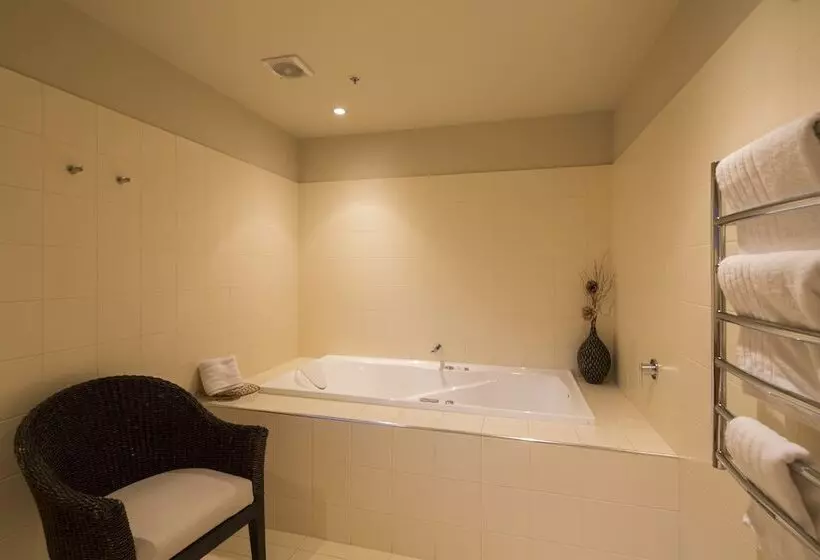 Shotover Penthouse & Spa By Staysouth