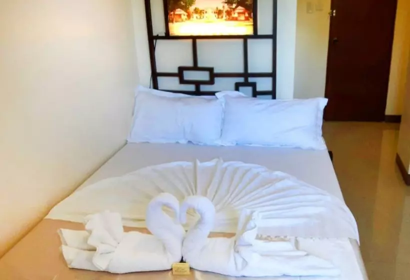 ホテル Bakasyunan Inn Laoag