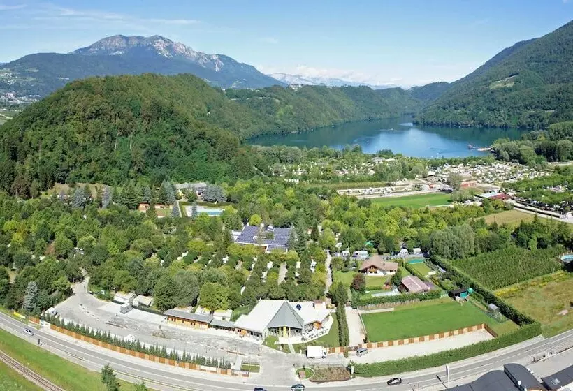 ホテル Camping Due Laghi