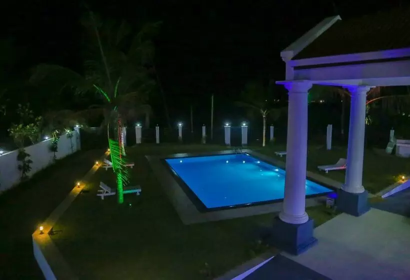 Hotelli Crystal Resort Dickwella