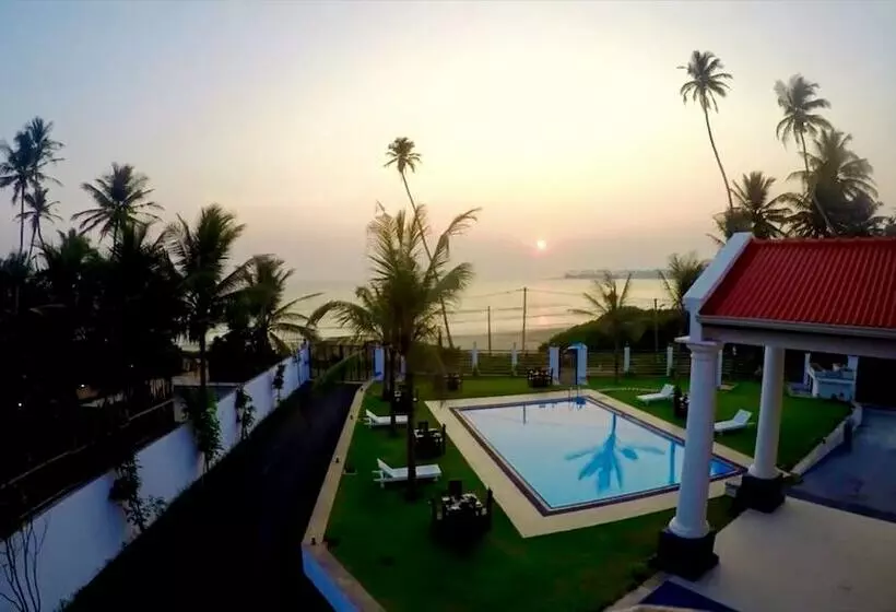 Hotelli Crystal Resort Dickwella