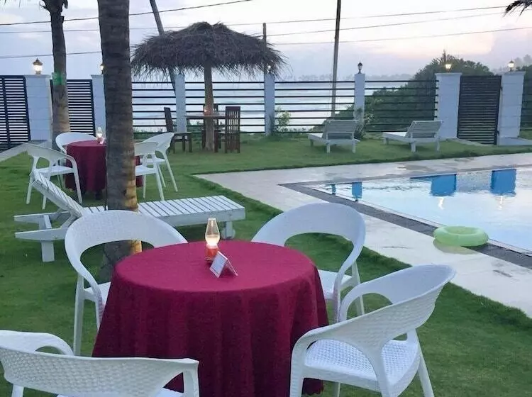 Hotelli Crystal Resort Dickwella