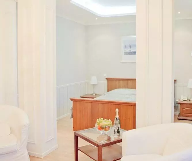هتل Pushkinskaya10 Pension