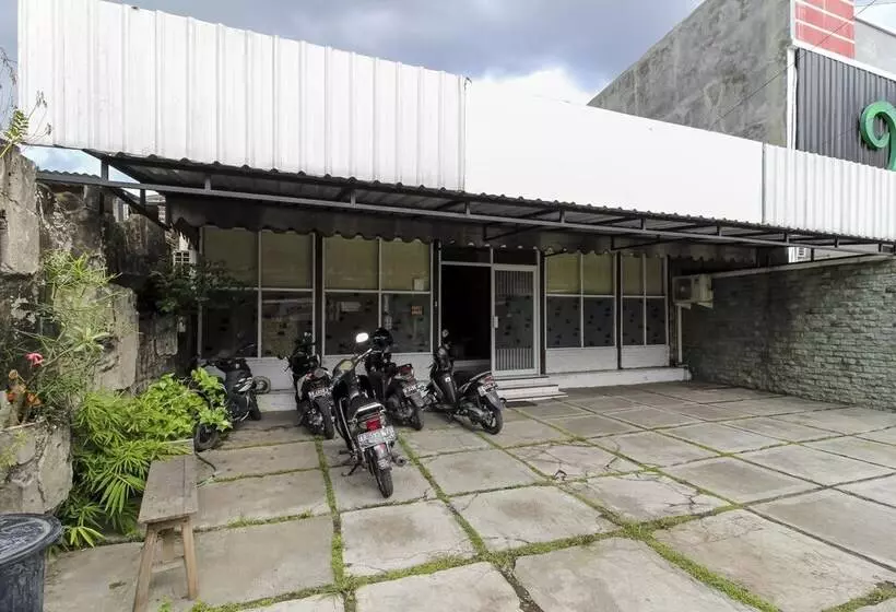 Hotelli Reddoorz Near Anggajaya Condongcatur