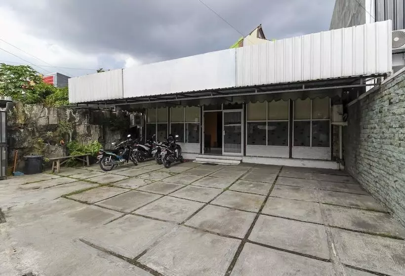 Hotelli Reddoorz Near Anggajaya Condongcatur