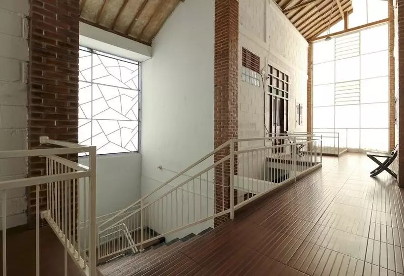 Hotelli Reddoorz Near Anggajaya Condongcatur