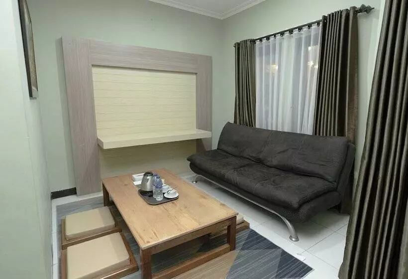 Aleyra Hotel And Villa S Garut