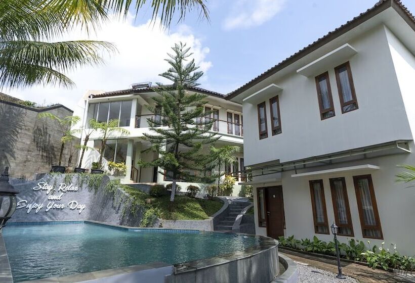 Aleyra Hotel And Villa S Garut