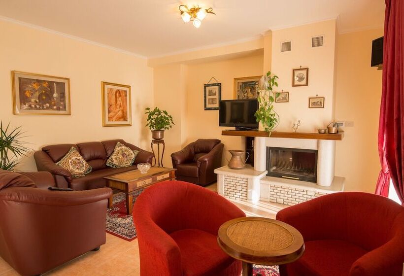 בית מלון כפרי Albergo Della Corte