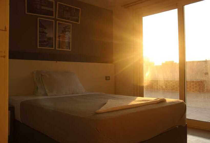 هتل Azar Boutique