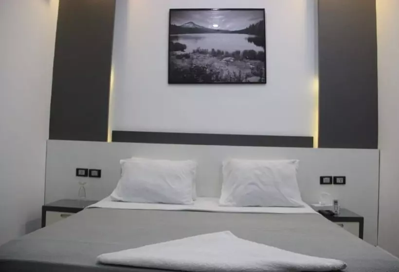 هتل Azar Boutique