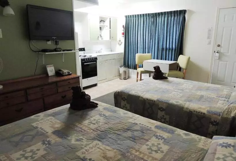 100 Mile Motel & Rv Park