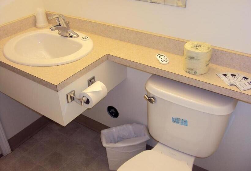 100 Mile Motel & Rv Park