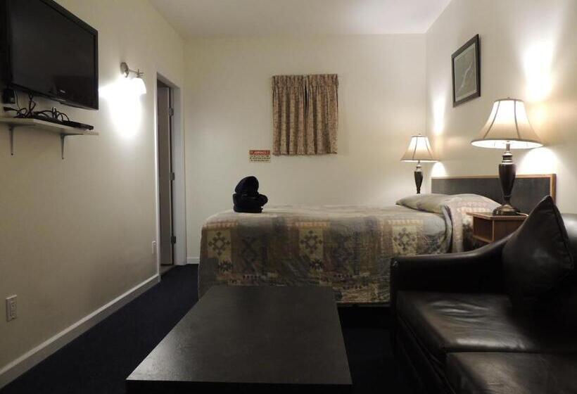 100 Mile Motel & Rv Park