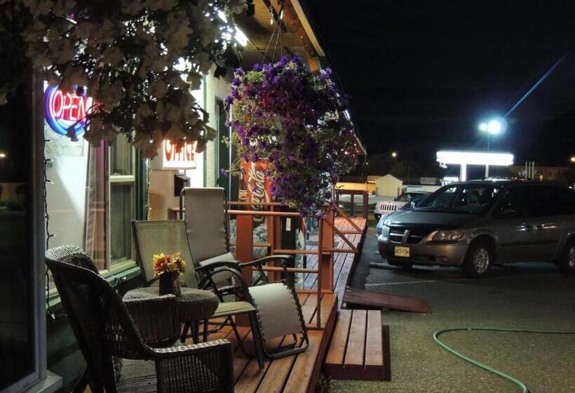 100 Mile Motel & Rv Park