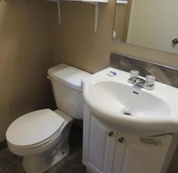 100 Mile Motel & Rv Park