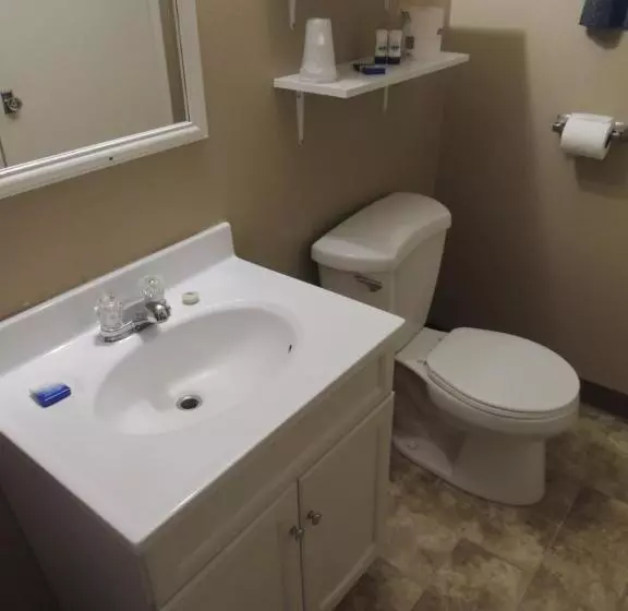 100 Mile Motel & Rv Park