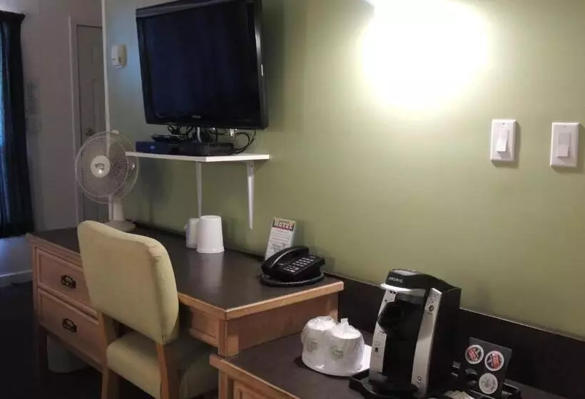 100 Mile Motel & Rv Park