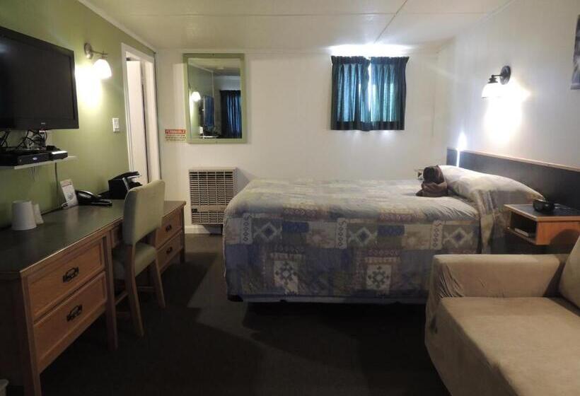 100 Mile Motel & Rv Park