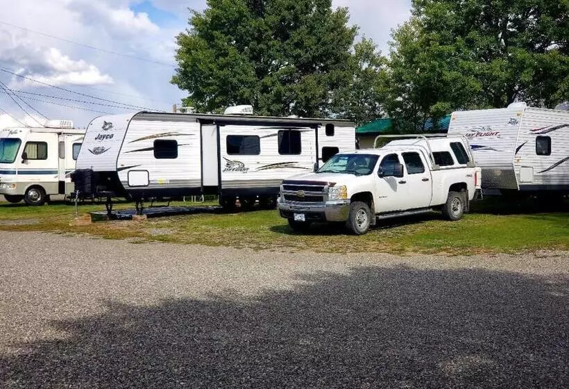 100 Mile Motel & Rv Park