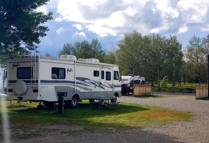 100 Mile Motel & Rv Park