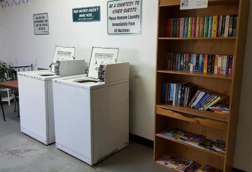 100 Mile Motel & Rv Park