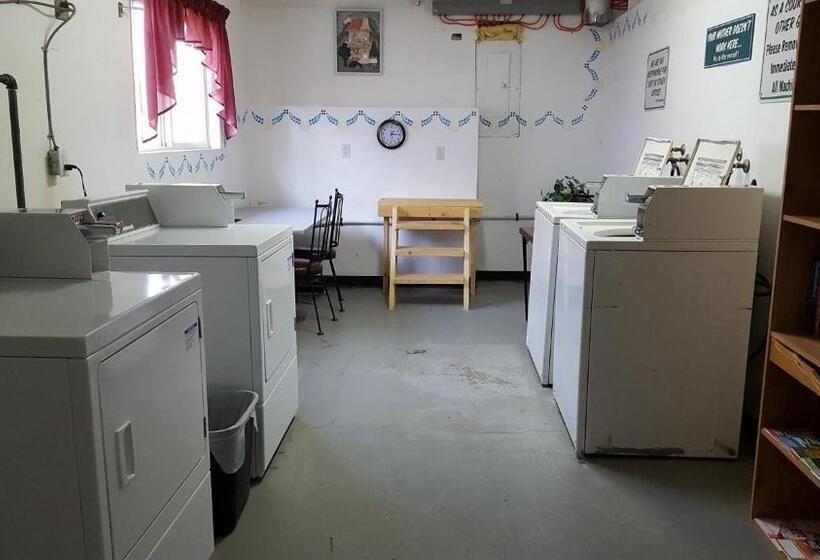 100 Mile Motel & Rv Park