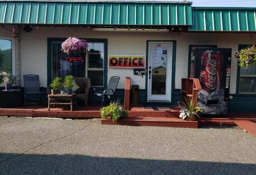 100 Mile Motel & Rv Park