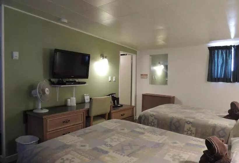 100 Mile Motel & Rv Park