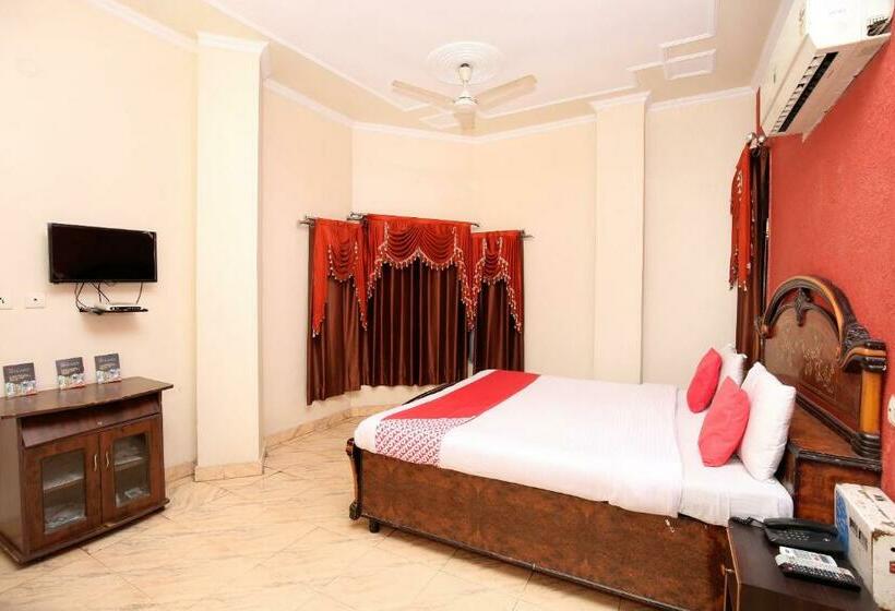 فندق OYO 10239 Holiday INN Paradise