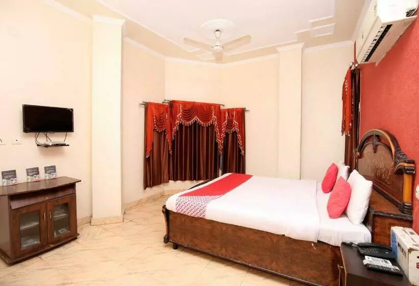 هتل OYO 10239 Holiday INN Paradise